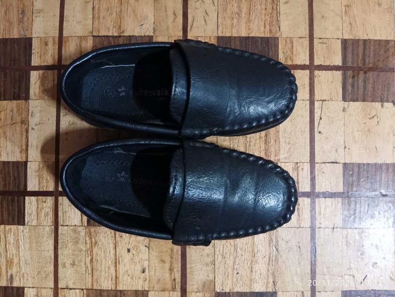 Light weight Black Loafers, Cutewalk brand