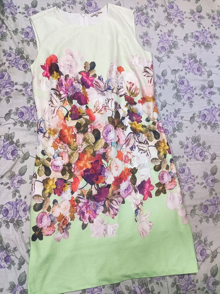 Polysatin Bodycon Floral Dress