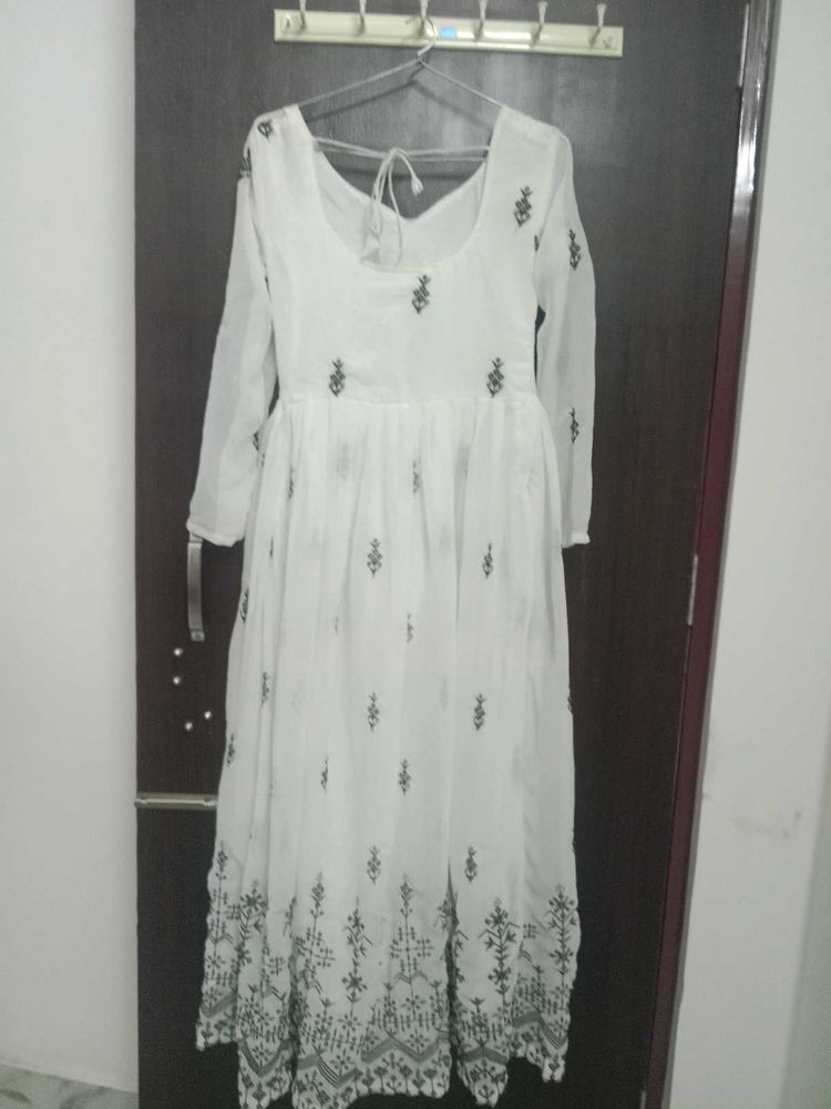 White Embroidered Kurta