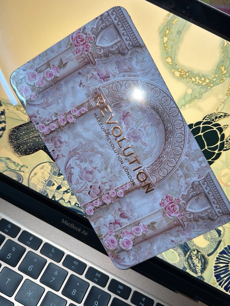 Makeup Revolution Palette in Regal Romance