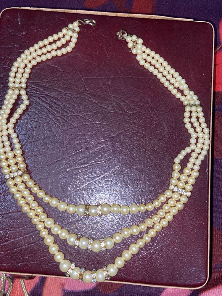 Cream pearl necklace