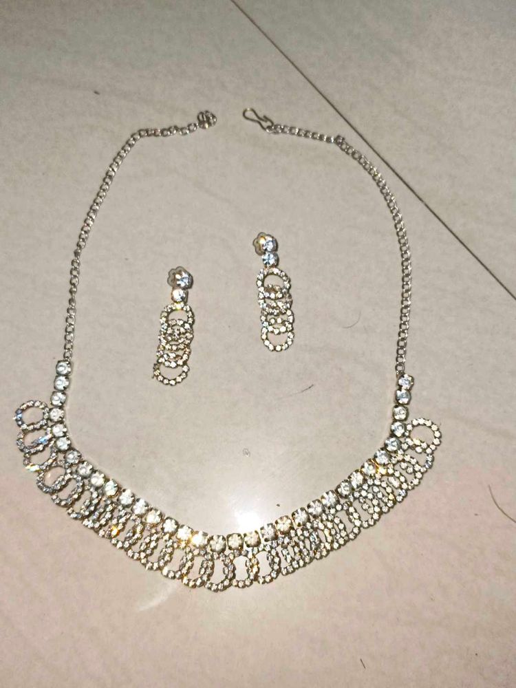 Sparkling Silver Necklace Set