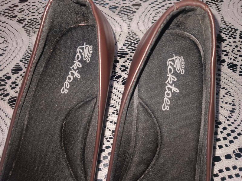 300 Pom shoe Brown Ballet Flats