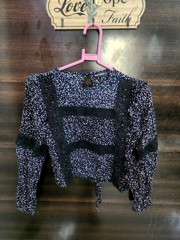 Floral Fancy Top With Laces! 🌼
