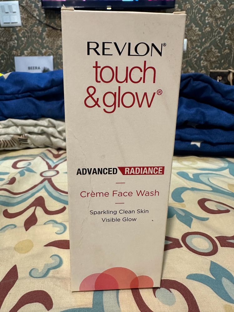 Revlon Touch And Glow Cream Face Wash