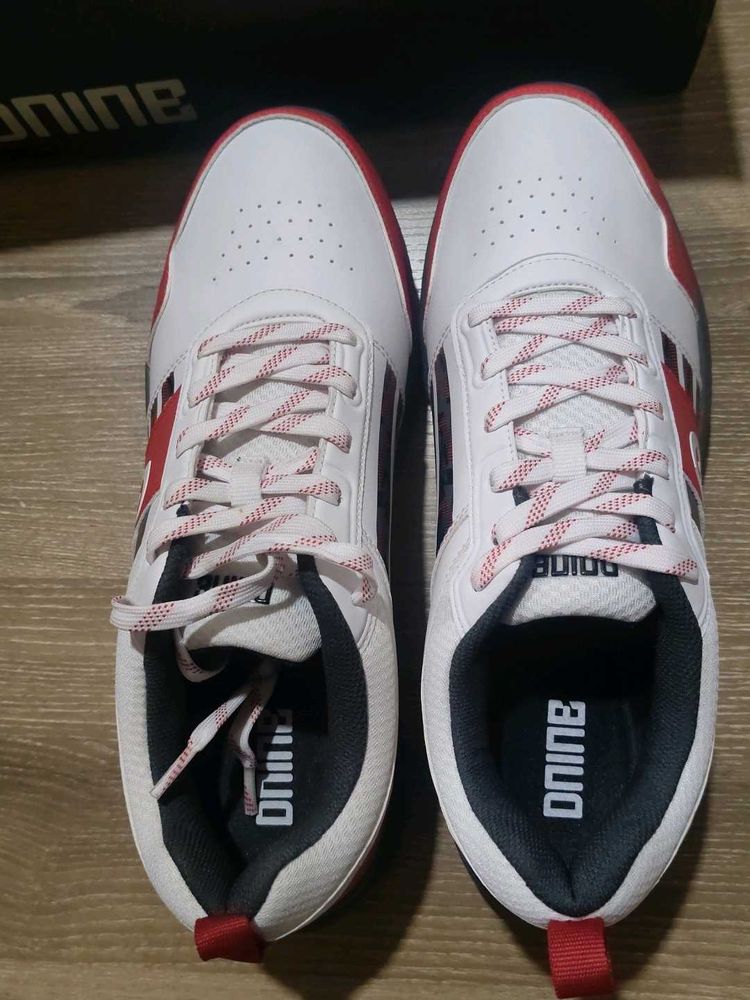 Stylish White Sport Shoes