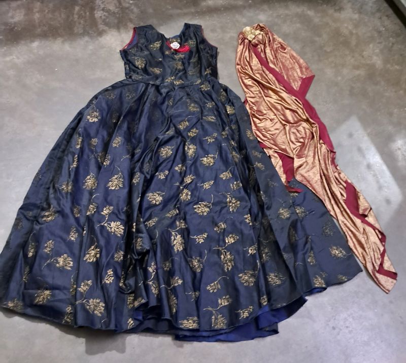 Blue Ethnic Gown With Maroon Colour Chunri