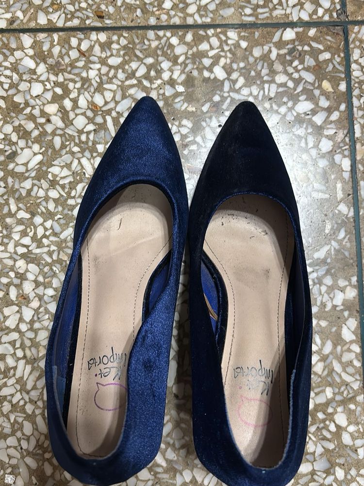 Navy Blue Pointed-Toe Heels