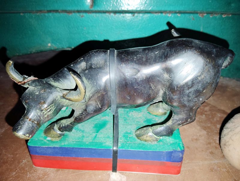 1.8 Kilo Bull Charged Metal Figure 1.8kg