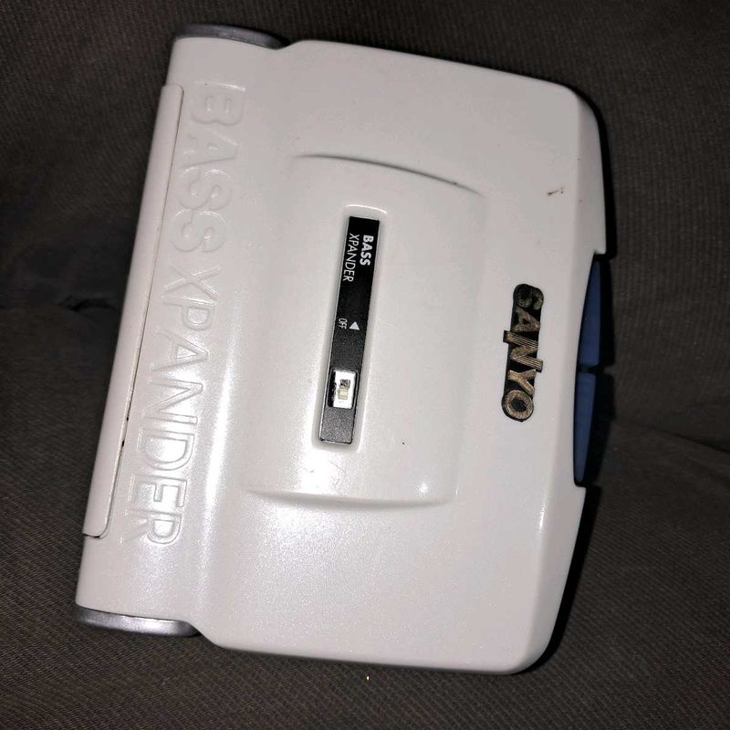 ANTIQUE SANYO WALKMAN