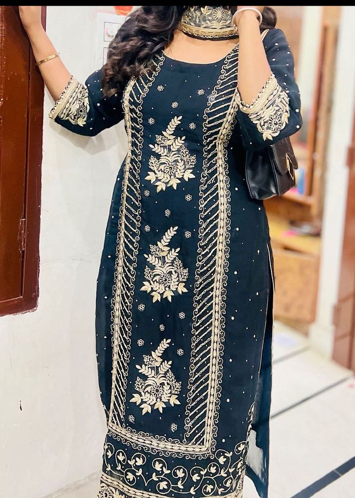 Elegant Embroidered Kurta Set❤️