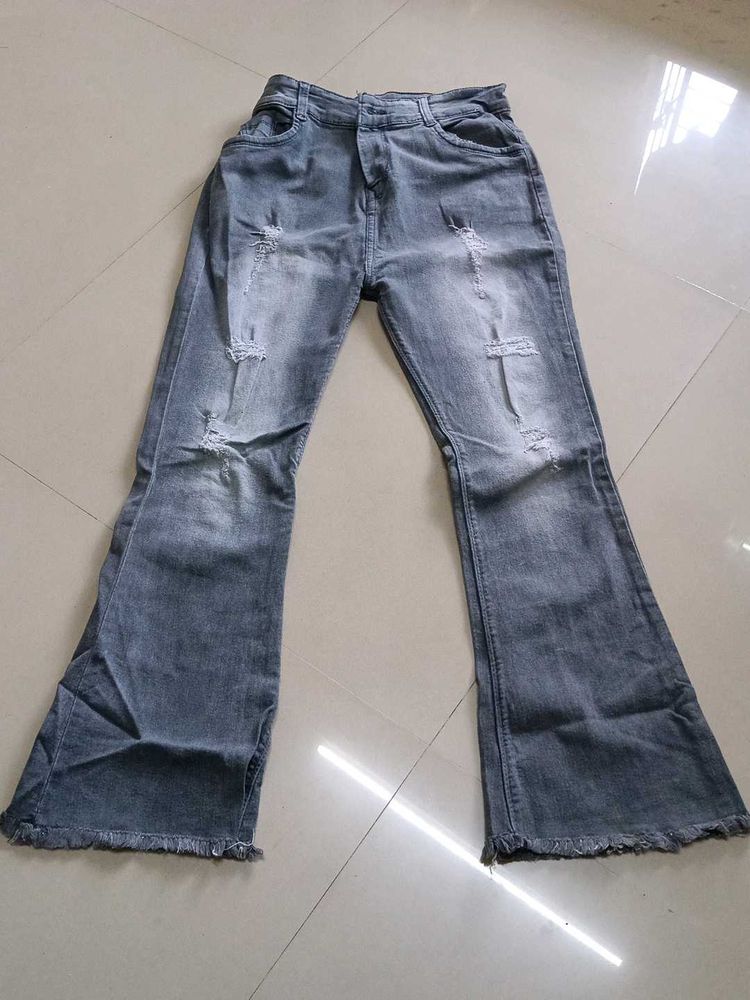 Stretchable Ripped Flare Jeans