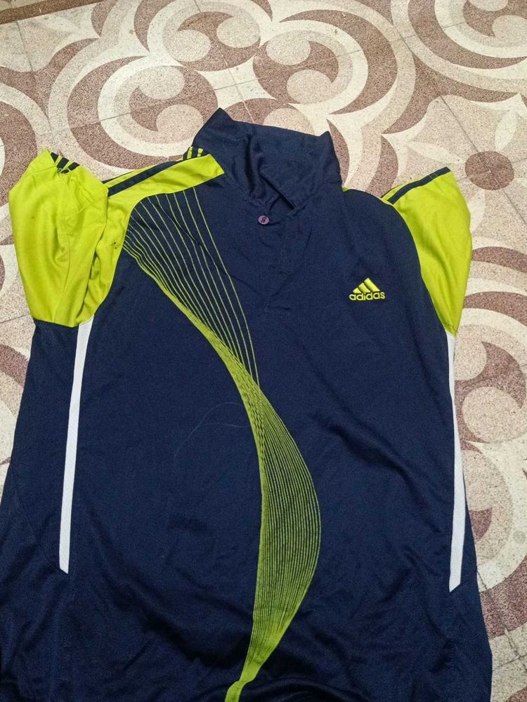 Adidas T-shirt