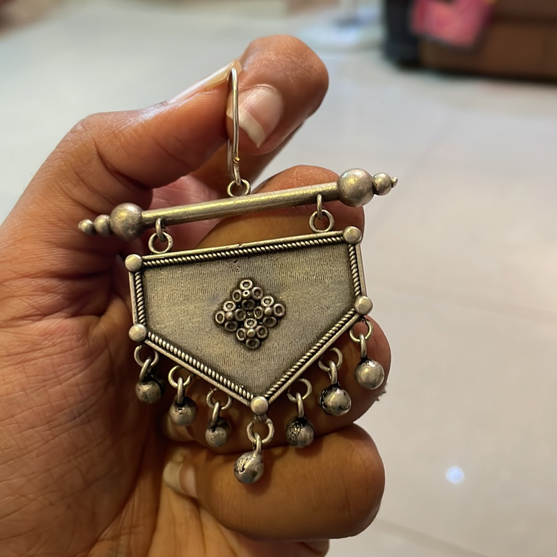 final offer *****unique silver look alike jhumkA very high quality