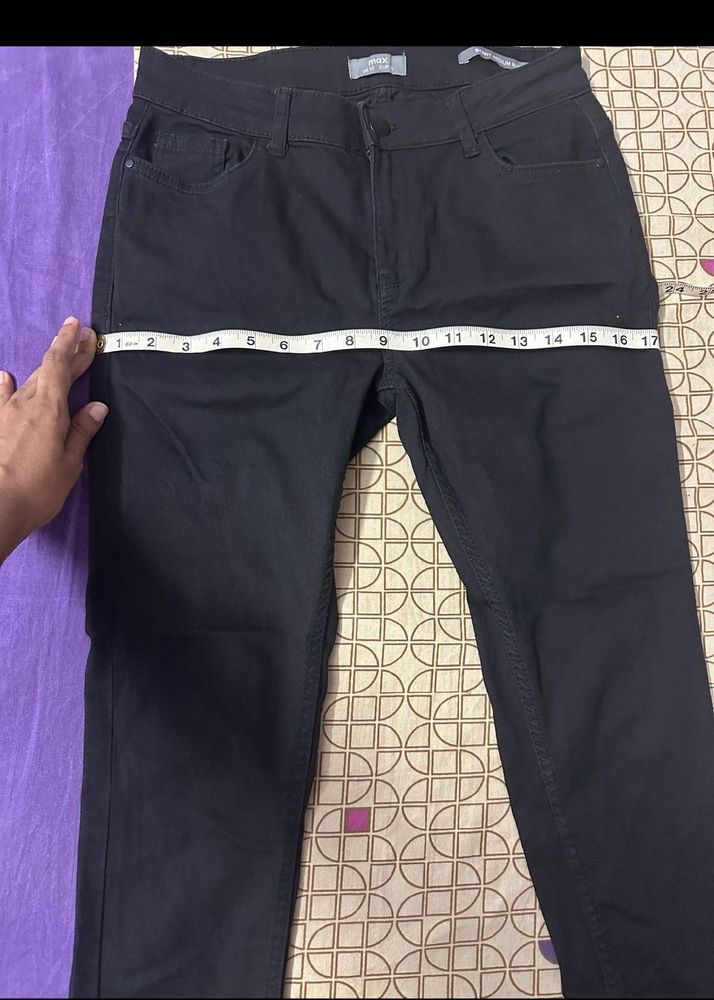 Max UAE Skinny Medium Rise Black Jeans