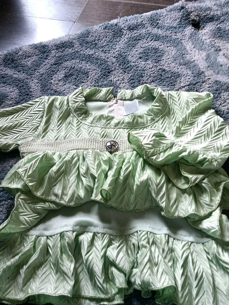 Cute mint green layered top