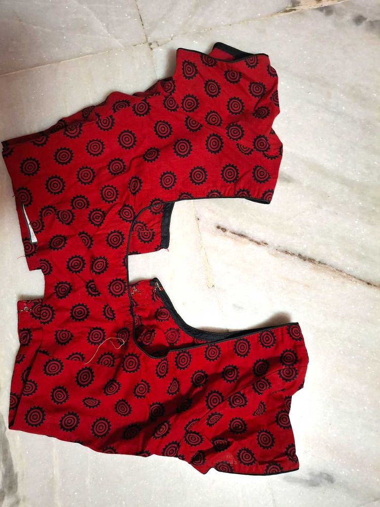 Red &amp; Black Printed Blouse