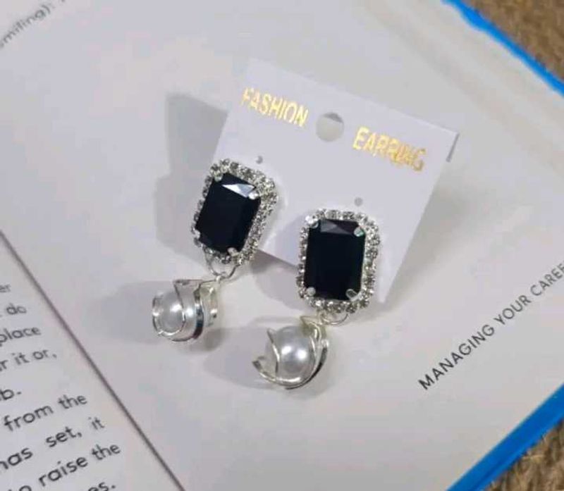 🥳Combo Pack of 2 Beutiful Earrings🥳