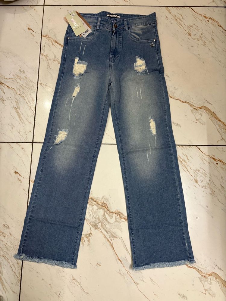 Distressed Wide Leg Jeans