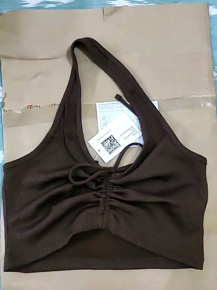 H&amp;M Women Short Halterneck Top