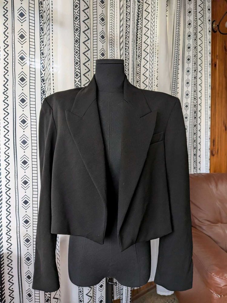 ZARA Chic Cropped Black Blazer