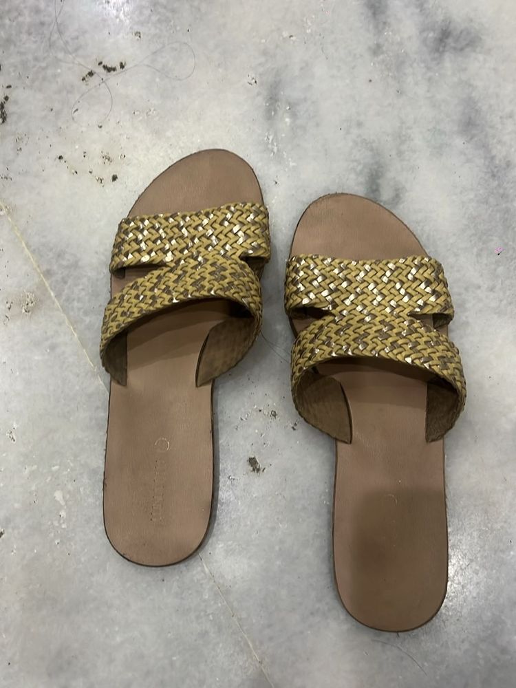 Weave Luna Blu Flats (size 41)