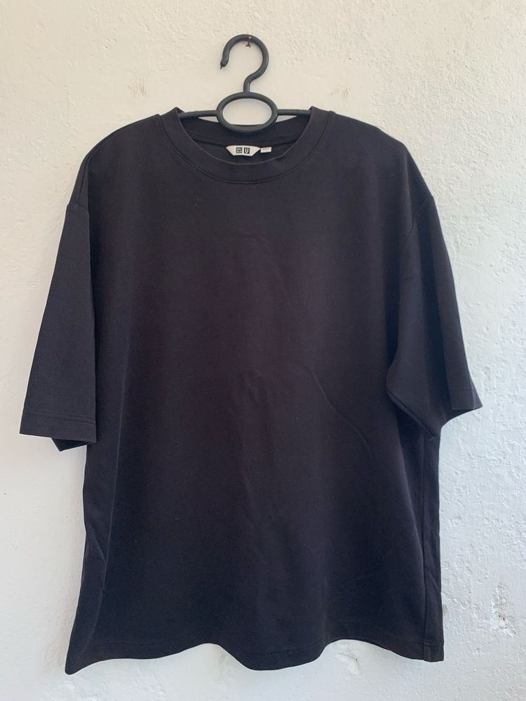 Uniqlo T Shirt