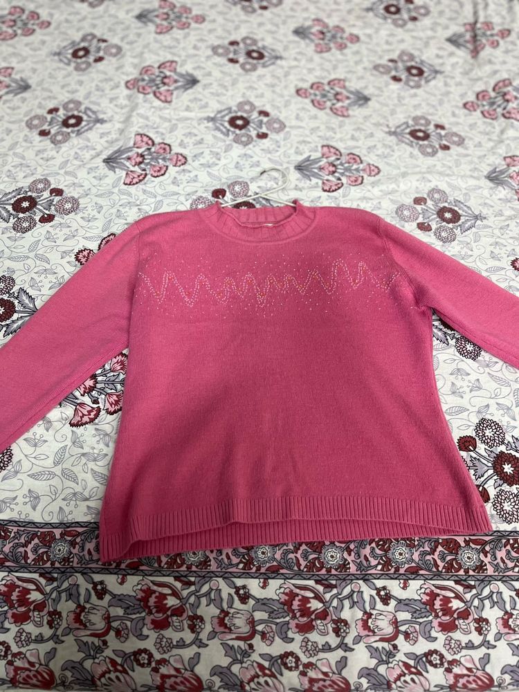 Soft and lightweight pink sweater!!