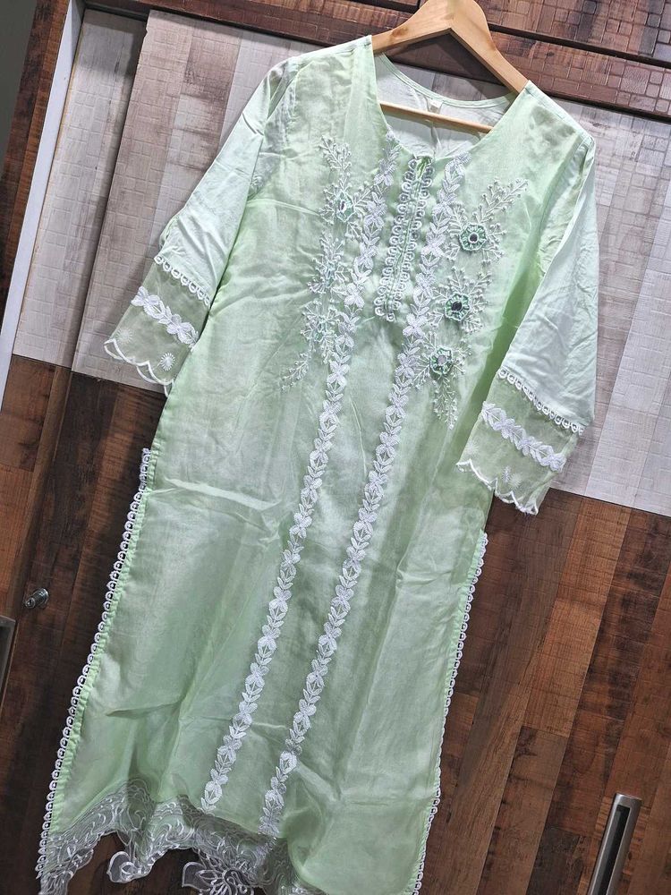 Beautiful 3 Piece Pakistani Suit