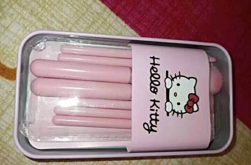 Hello Kitty Kit Meackup Brasher