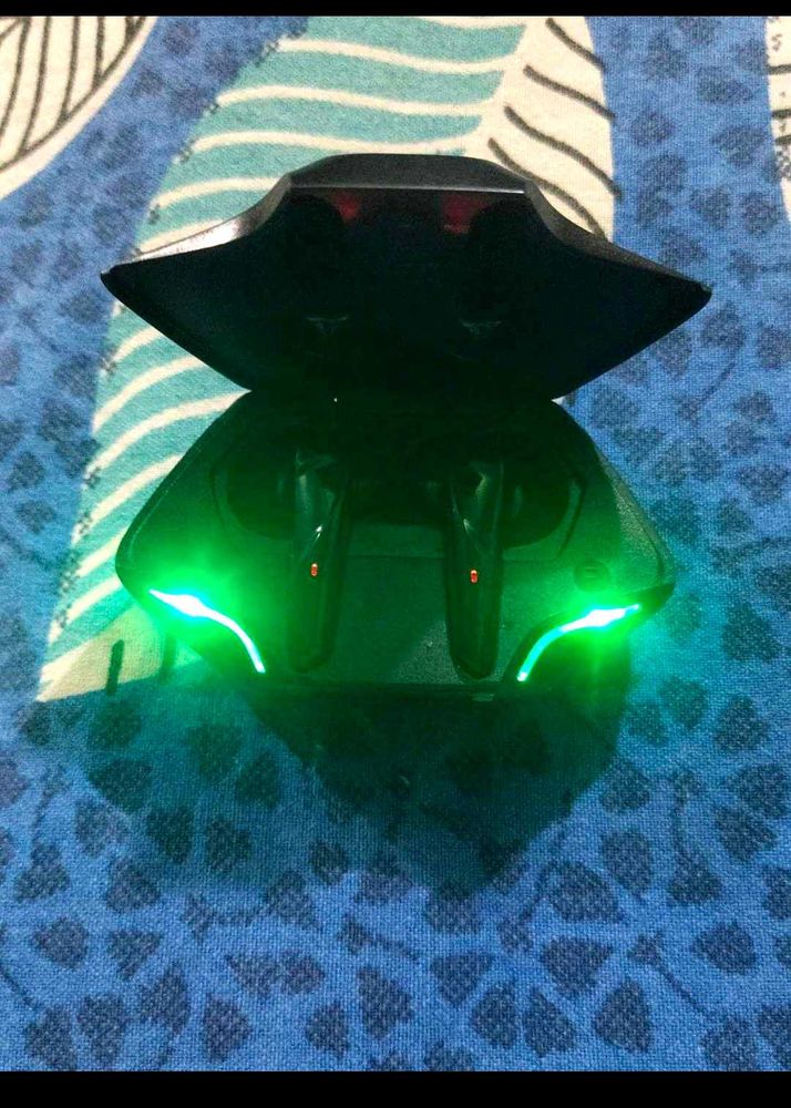 Gaming Earbuds!!! Month old!3!!Best gamin