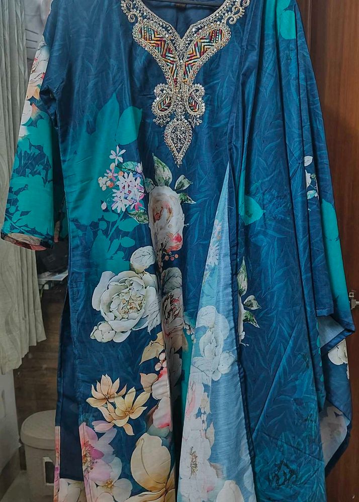 Floral Embroidered Salwar Kameez