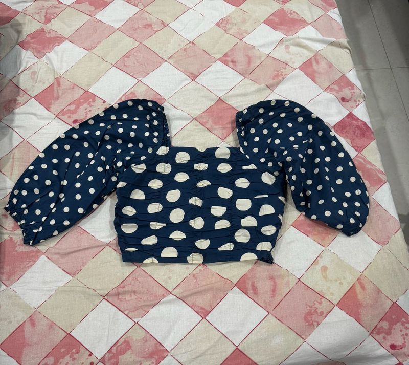 Lifestyle Polka Dot Top 💙🤍