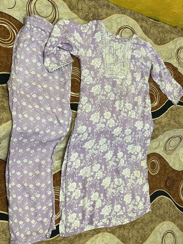 🤍💜Beautiful Levender And White 2 Piece Suit🤍💜