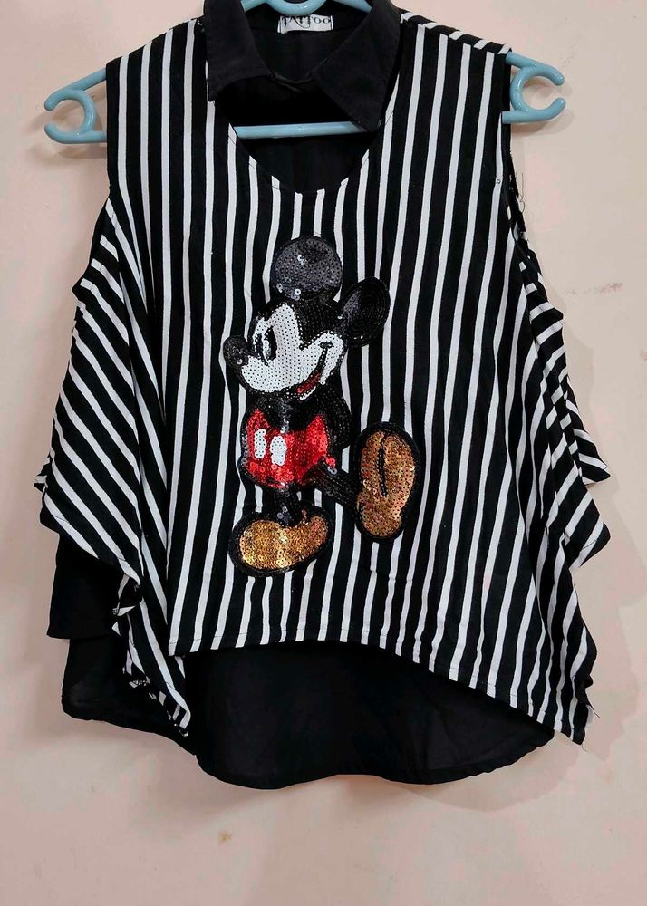 Black Crop Top With Collar Pattern