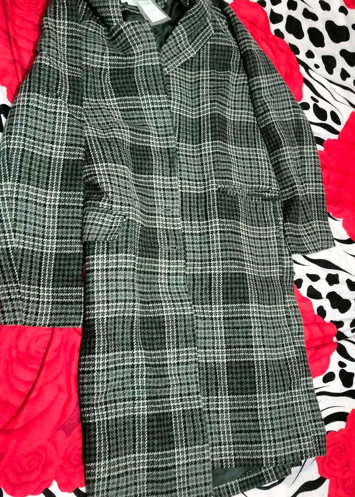 White Nd Black Long Coat 🧥