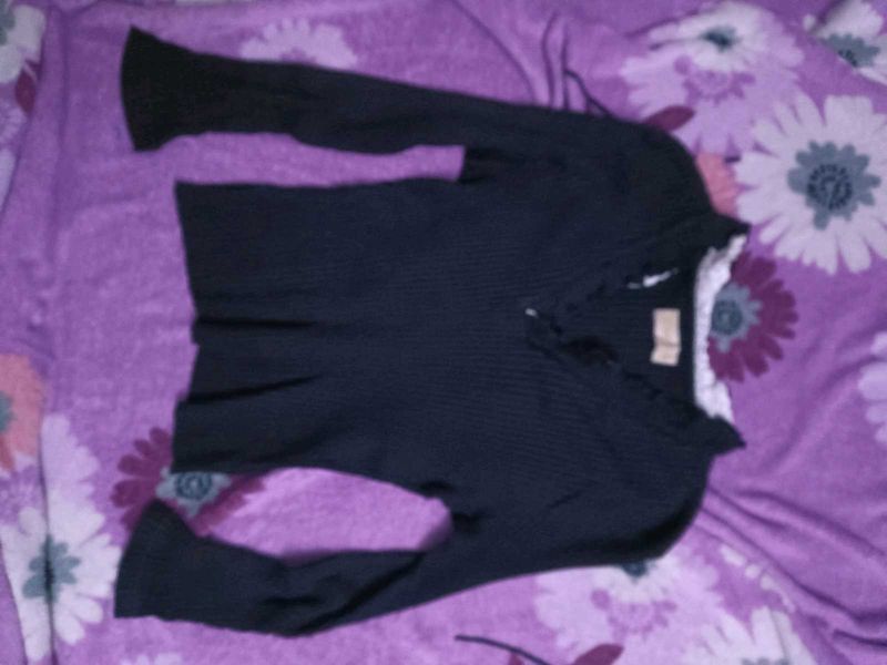 Women Knitted Type Top With Laces On The Neck