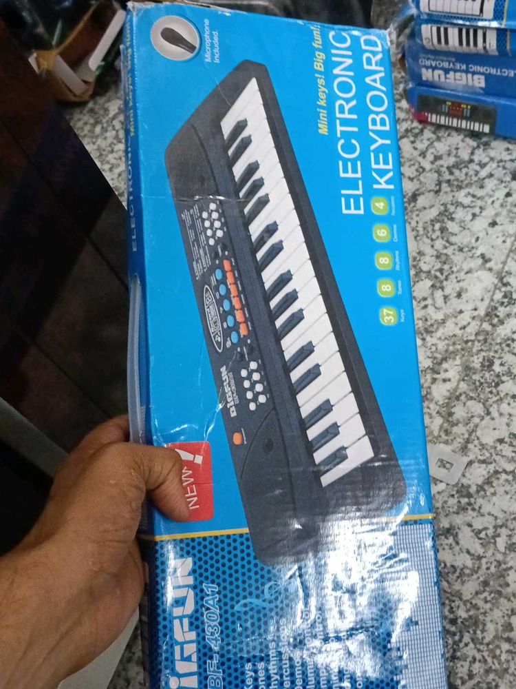 BIGFUN Electronic Keyboard 430 37 Keys 3 Tone 8 Ry