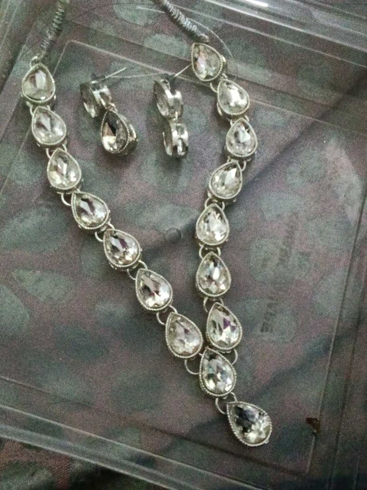 Sparkling Necklace &amp; Earring Set
