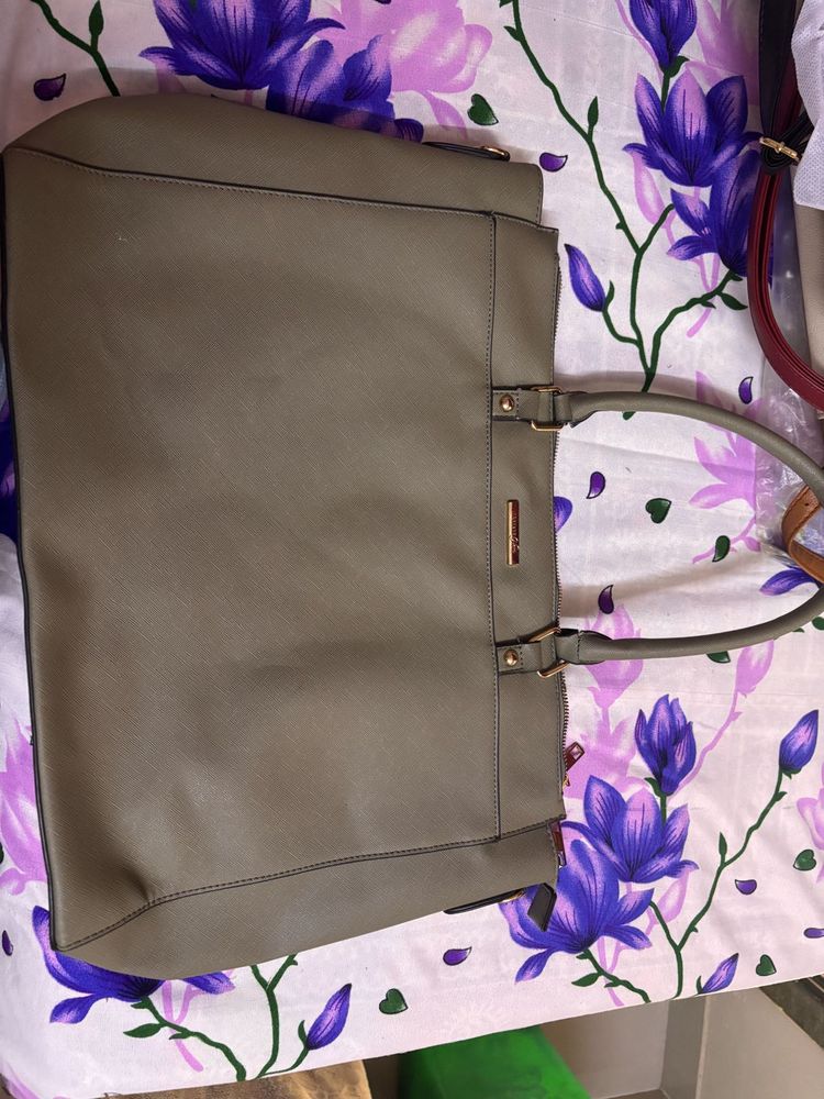 Elegant Tote Bag with laptop sleeve