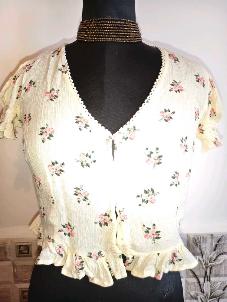 🎁Buy 1, Get 1 Free🎁 Size S/ M Floral Print Top