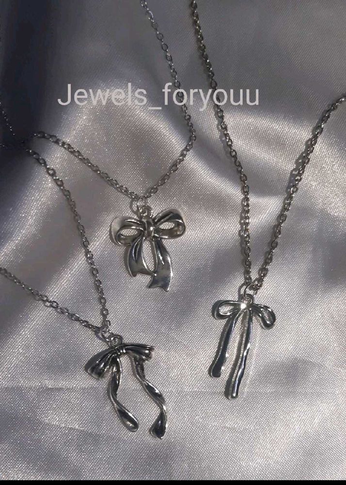 Bow Pendant Necklace Set