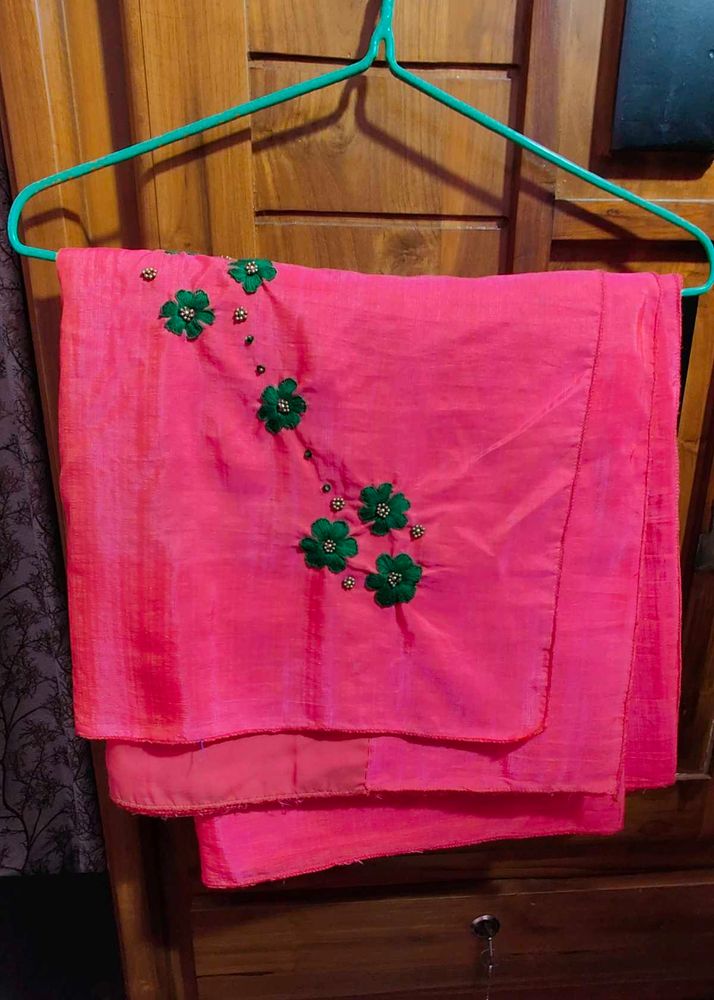 ⚡Elegant Rose saree with green floral embroidery