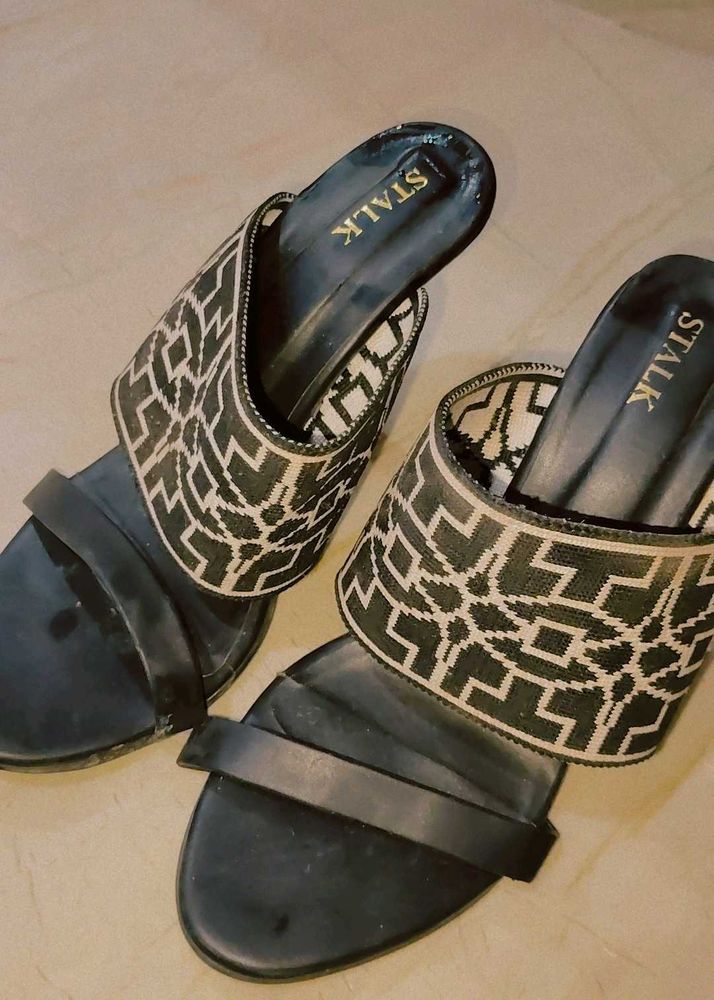 Stalk Black &amp; White Mules - Size 5