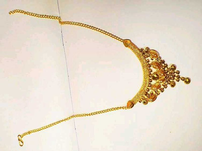 Elegant Gold-Toned Maang Tikka Necklace