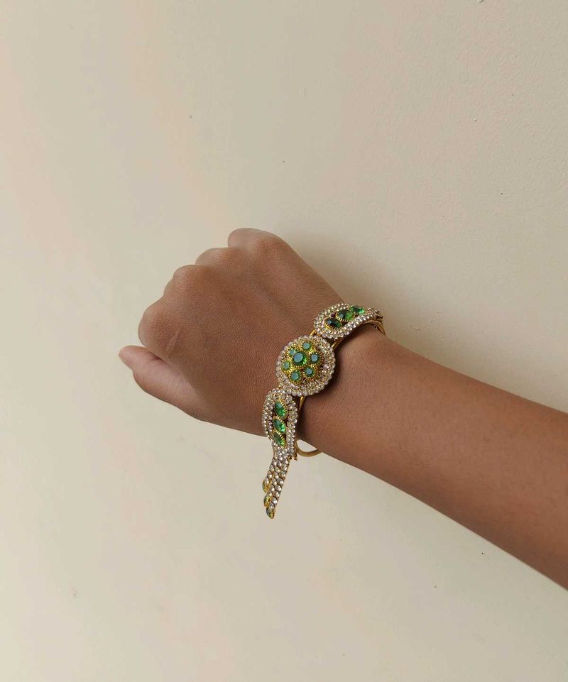 Elegant Green Stone Gold Bracelet