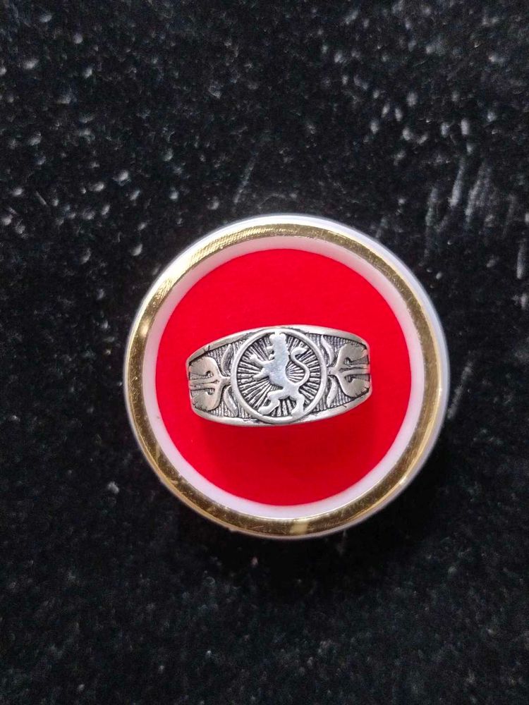 Vintage Lion Crest Ring