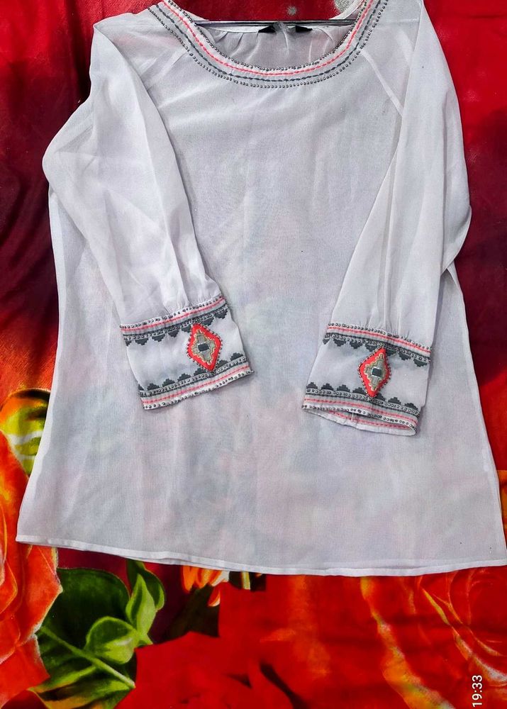 Fabulous Girls White Georgette Top❤️❣️🌹