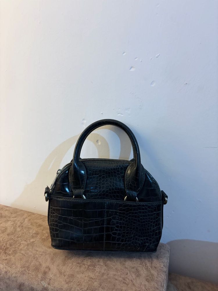 Chic Black Faux Croc Handbag