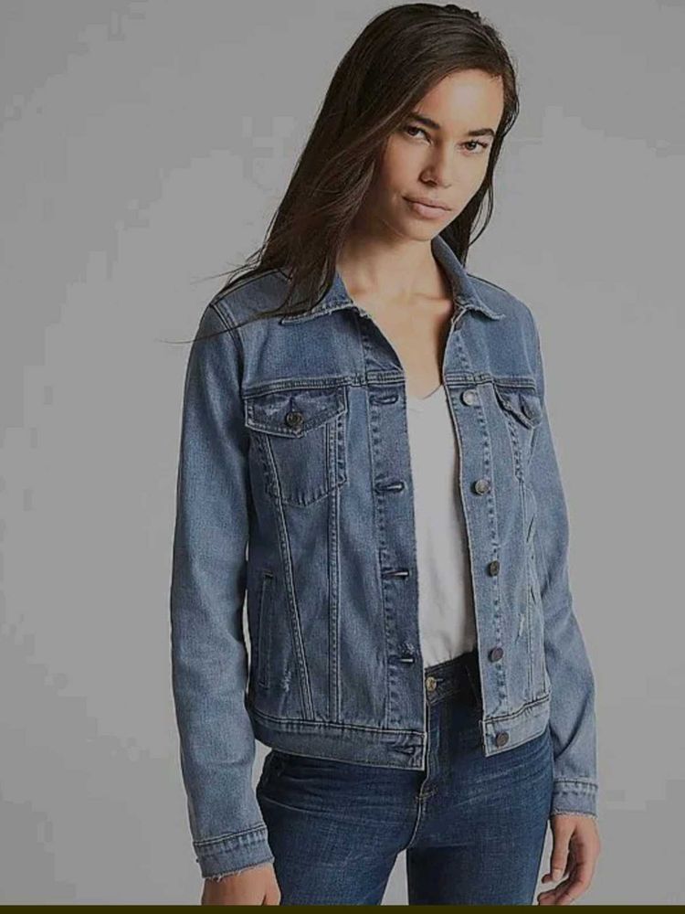 GAP Women’s Classic Blue Denim Jacket – Size L